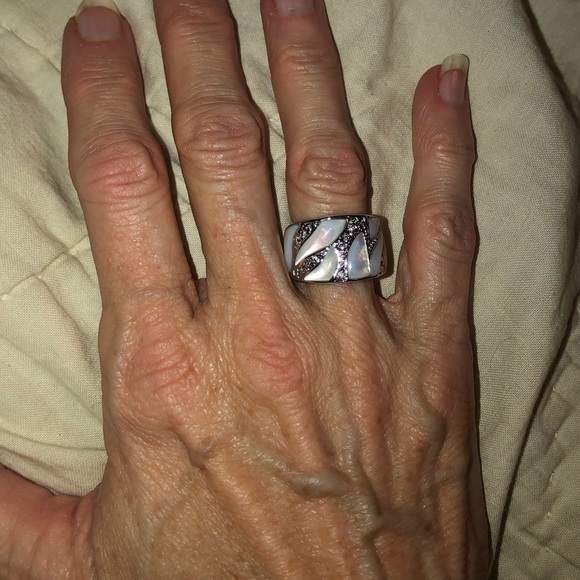 Mother of pearl Swarovski ring silver GORGEOUS - Picture 3 of 16